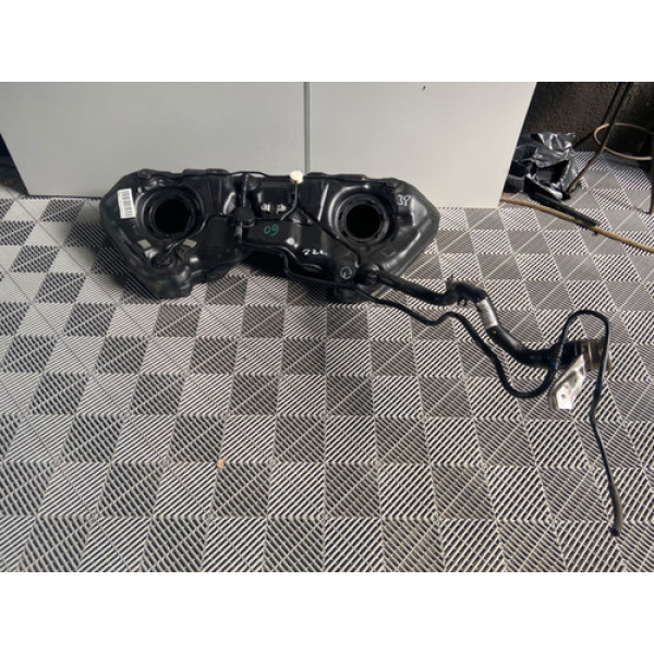 Tanque De Combustível Mercedes C180 C200 A2044701601